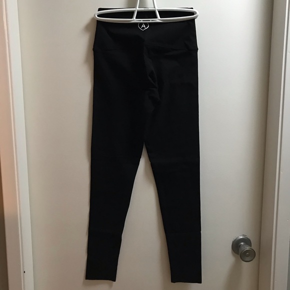 NWOT Aritzia Atmosphere Black Leggings - Picture 2 of 2